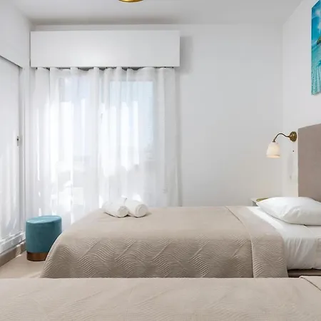 بيت للعطل Magnificent Beachfront إِستيبونا