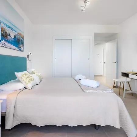 Magnificent Beachfront بيت للعطل