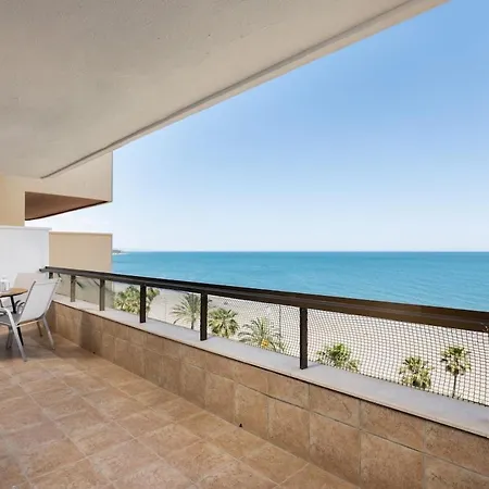 Magnificent Beachfront Apartment Prázdninový dům Estepona